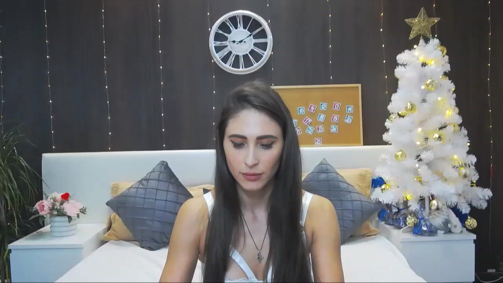 Gallery image thumbnail from MaraHari's myfreecams stream on, 12/11/2022, 19:31 image 17 of 20