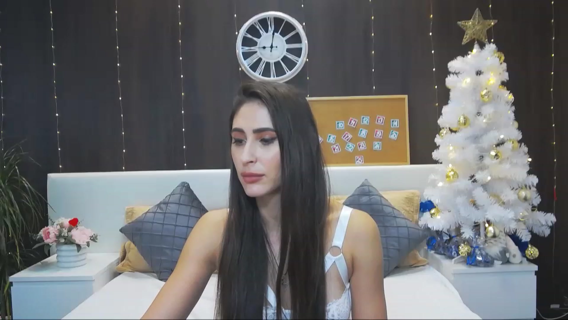Gallery image thumbnail from MaraHari's myfreecams stream on, 12/11/2022, 19:31 image 15 of 20