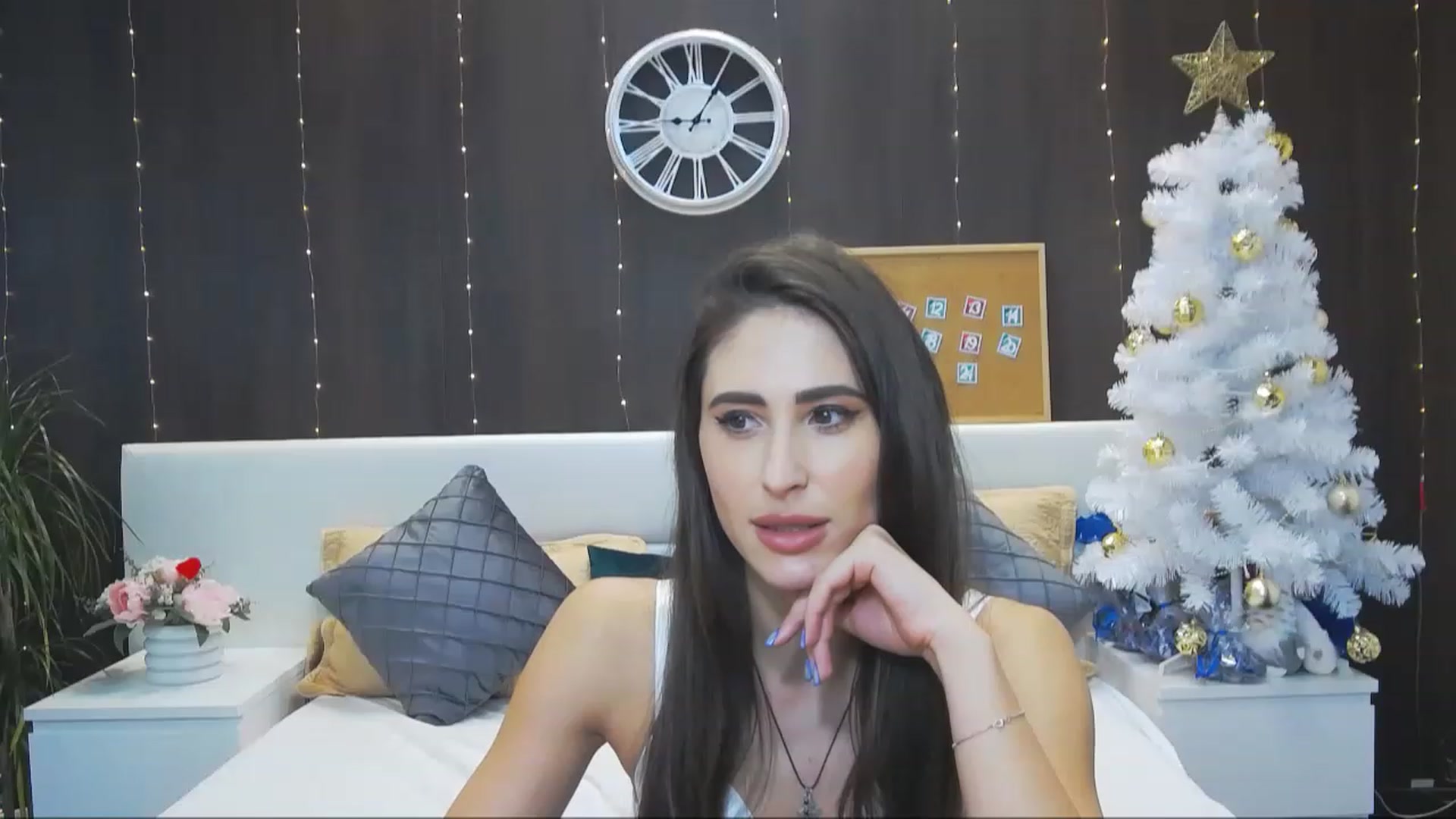 Gallery image thumbnail from MaraHari's myfreecams stream on, 12/11/2022, 19:31 image 16 of 20