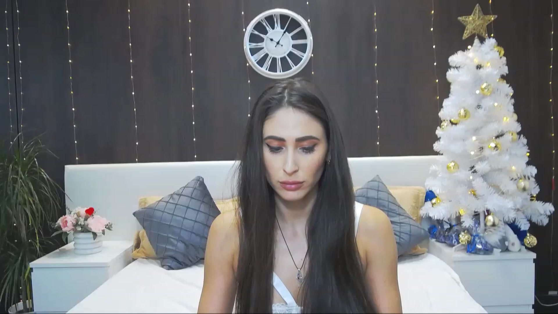 Gallery image thumbnail from MaraHari's myfreecams stream on, 12/11/2022, 21:39 image 2 of 20