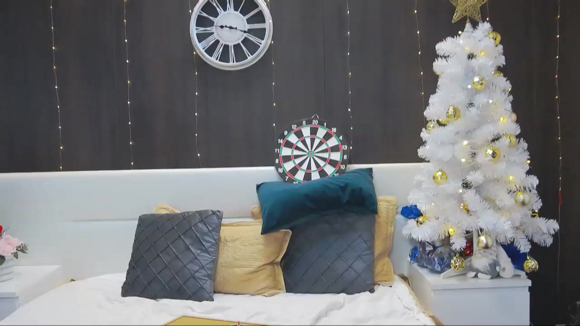 Gallery image thumbnail from MaraHari's myfreecams stream on, 12/12/2022, 19:51 image 16 of 20