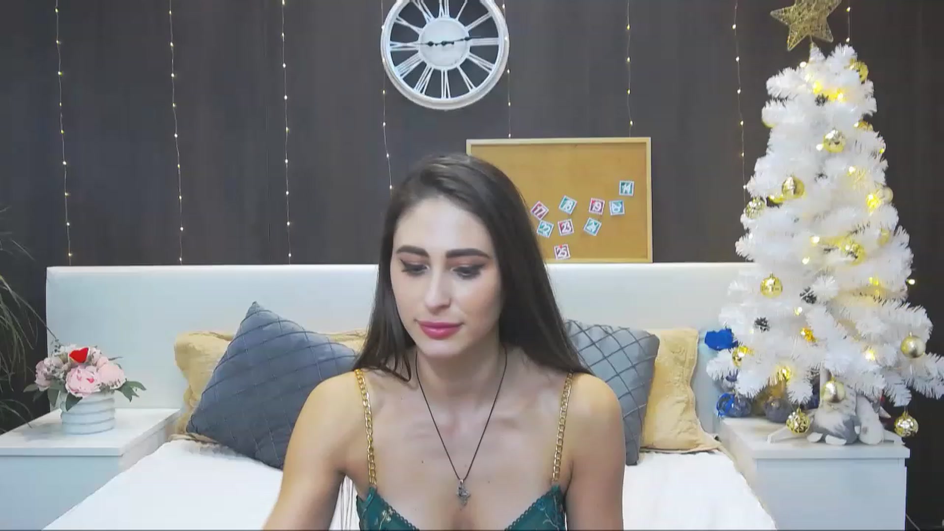 Gallery image thumbnail from MaraHari's myfreecams stream on, 12/18/2022, 19:46 image 1 of 20