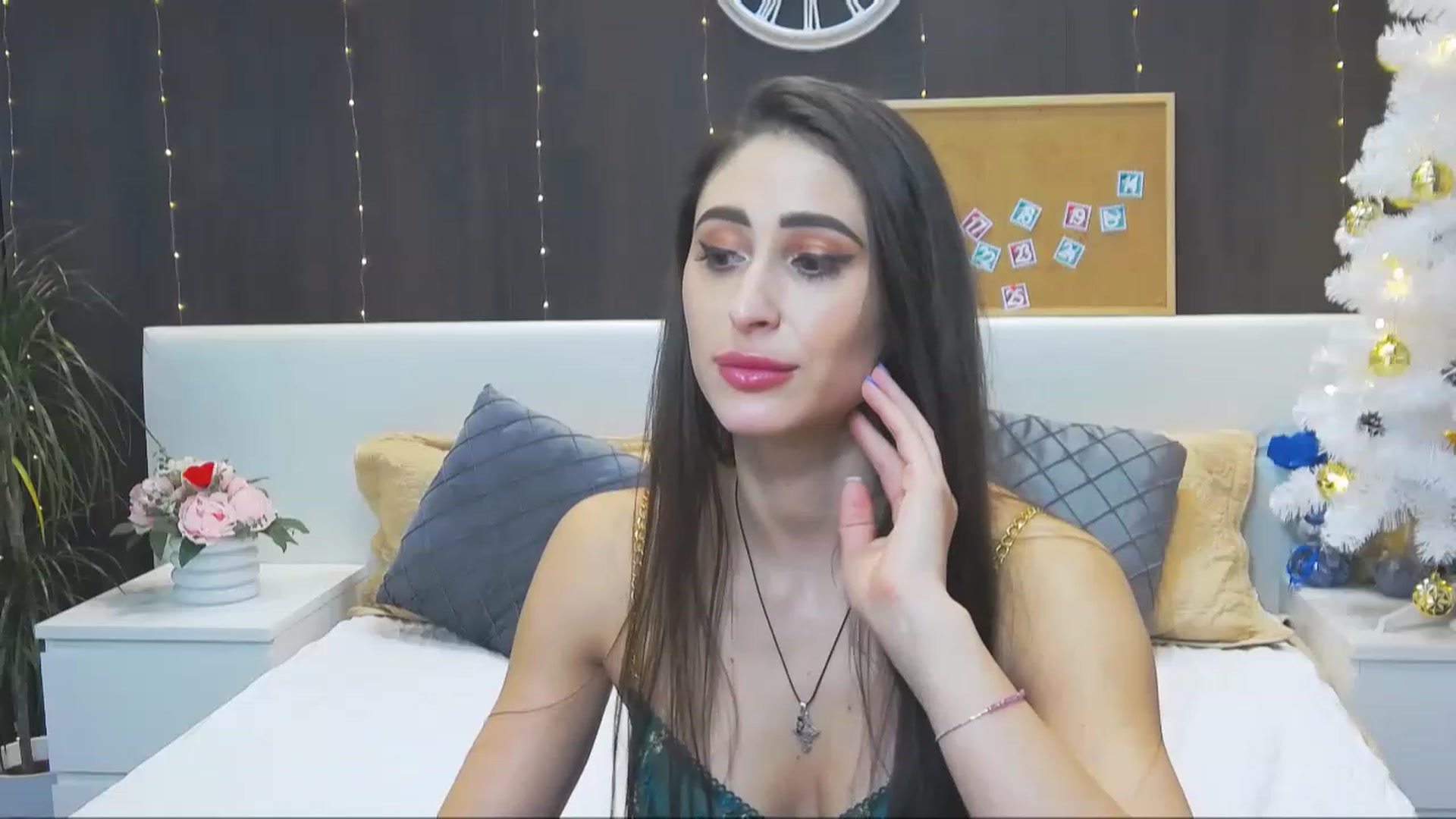 Gallery image thumbnail from MaraHari's myfreecams stream on, 12/18/2022, 19:46 image 3 of 20