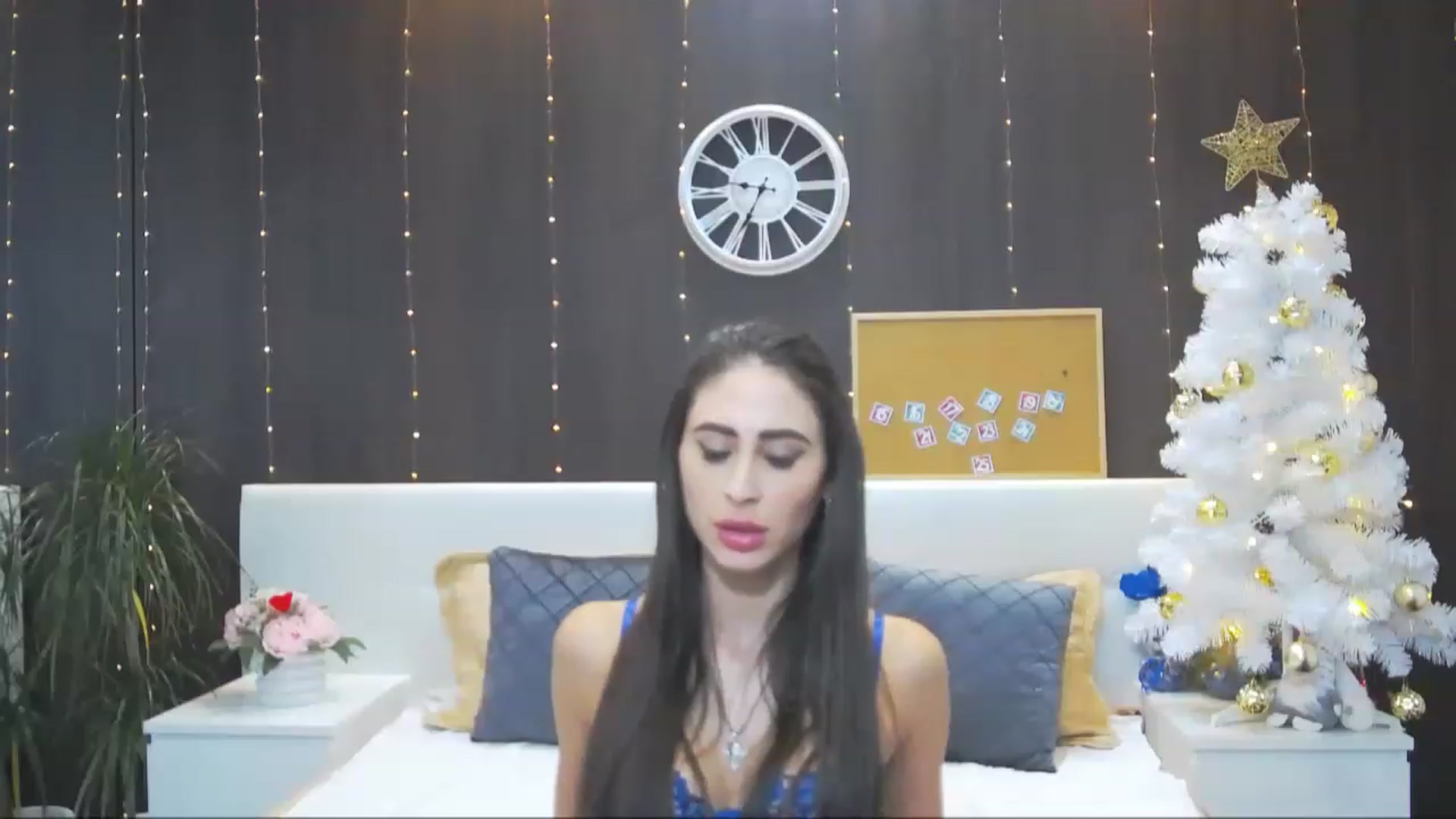 Gallery image thumbnail from MaraHari's myfreecams stream on, 12/19/2022, 20:36 image 17 of 20