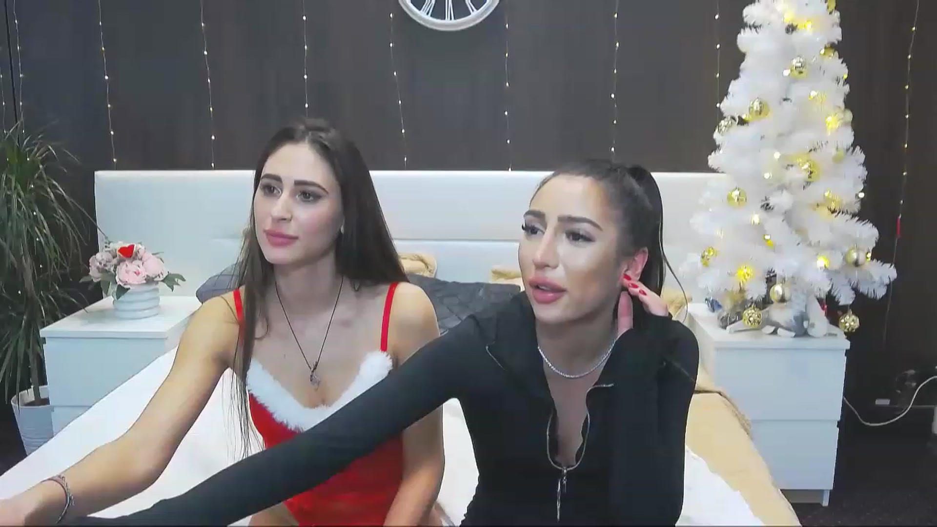Gallery image thumbnail from MaraHari's myfreecams stream on, 12/23/2022, 23:42 image 15 of 20