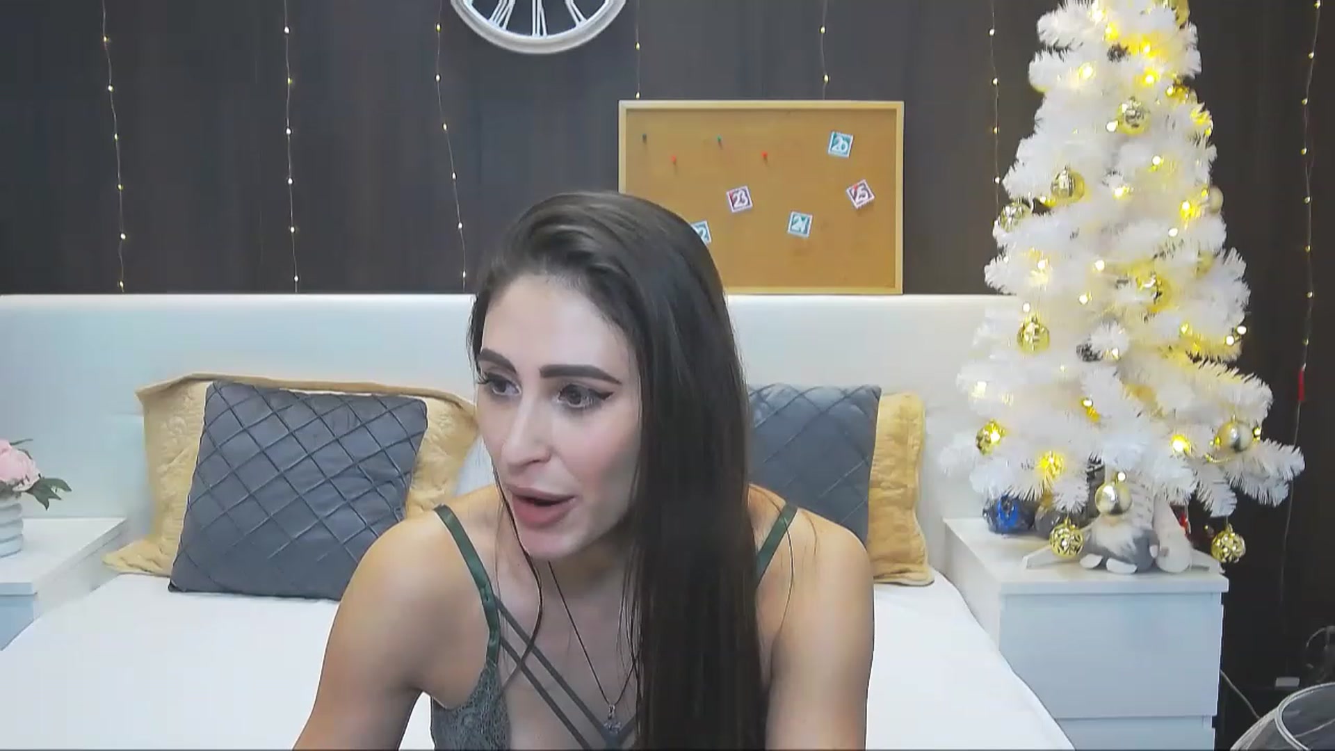 Gallery image thumbnail from MaraHari's myfreecams stream on, 12/27/2022, 19:37 image 13 of 20