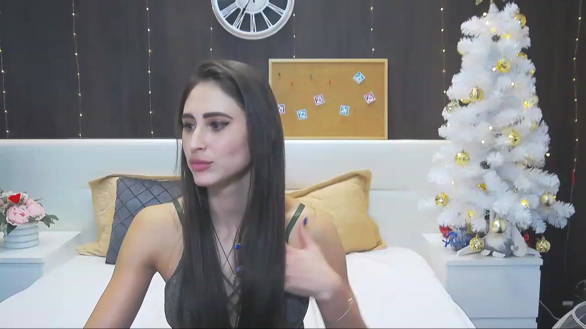 Gallery image thumbnail from MaraHari's myfreecams stream on, 12/27/2022, 23:58 image 4 of 20