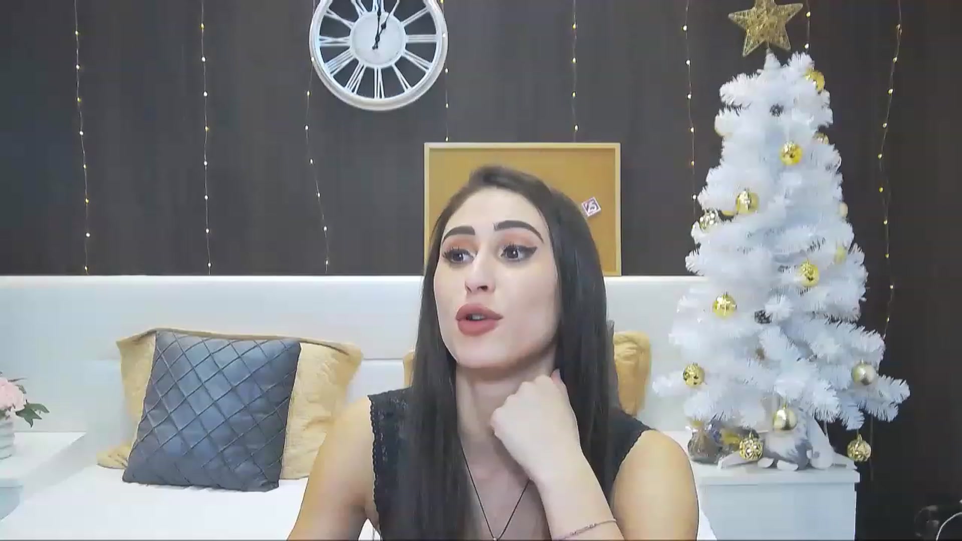 Gallery image thumbnail from MaraHari's myfreecams stream on, 12/29/2022, 20:16 image 18 of 20