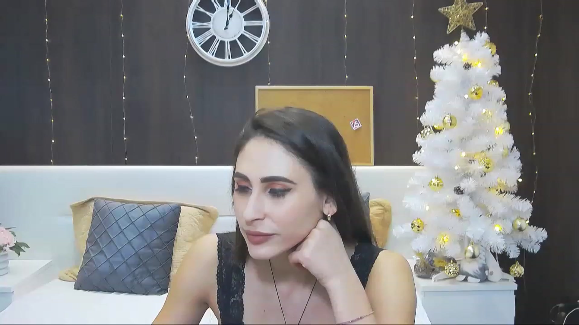 Gallery image thumbnail from MaraHari's myfreecams stream on, 12/29/2022, 20:16 image 16 of 20
