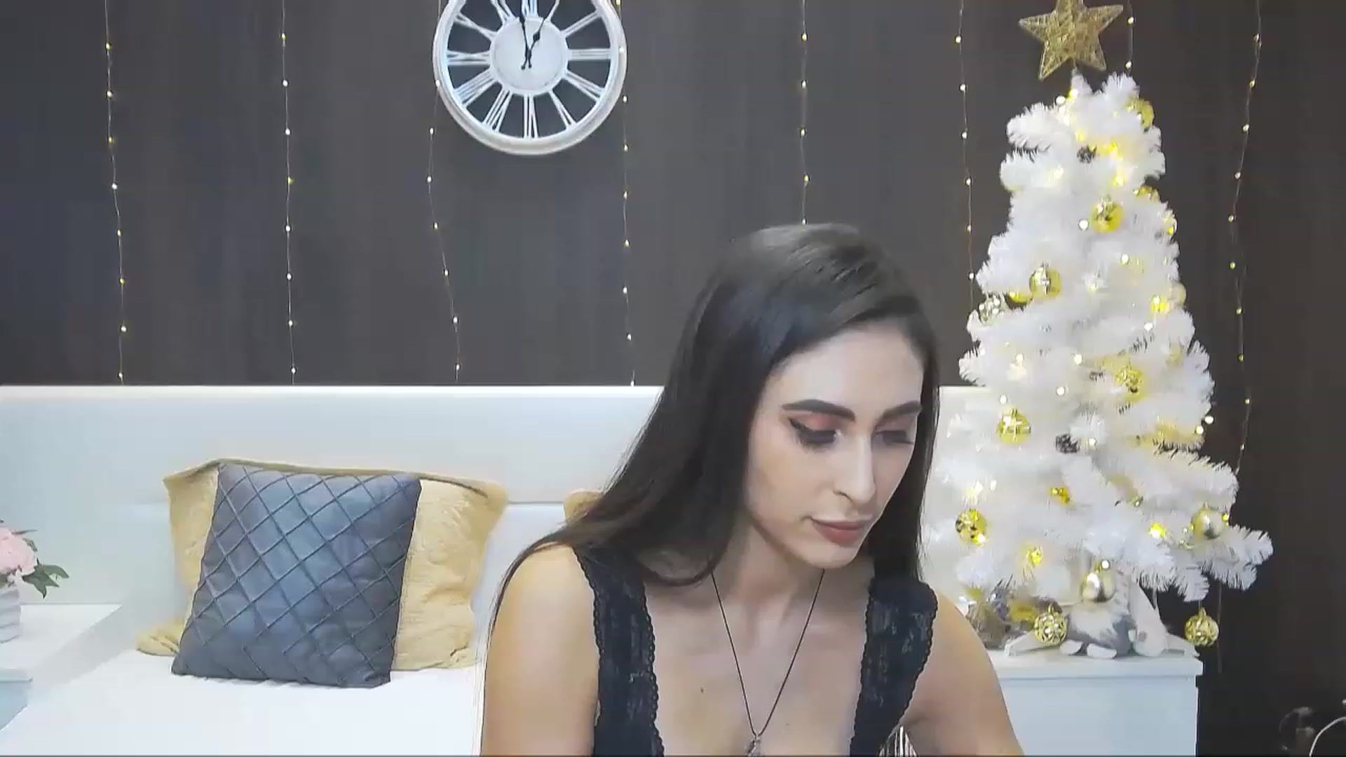 Gallery image thumbnail from MaraHari's myfreecams stream on, 12/29/2022, 20:16 image 1 of 20