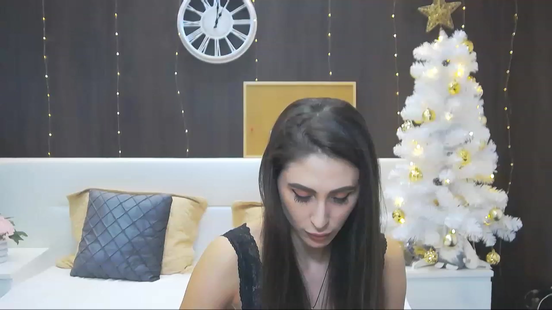 Gallery image thumbnail from MaraHari's myfreecams stream on, 12/29/2022, 20:16 image 20 of 20