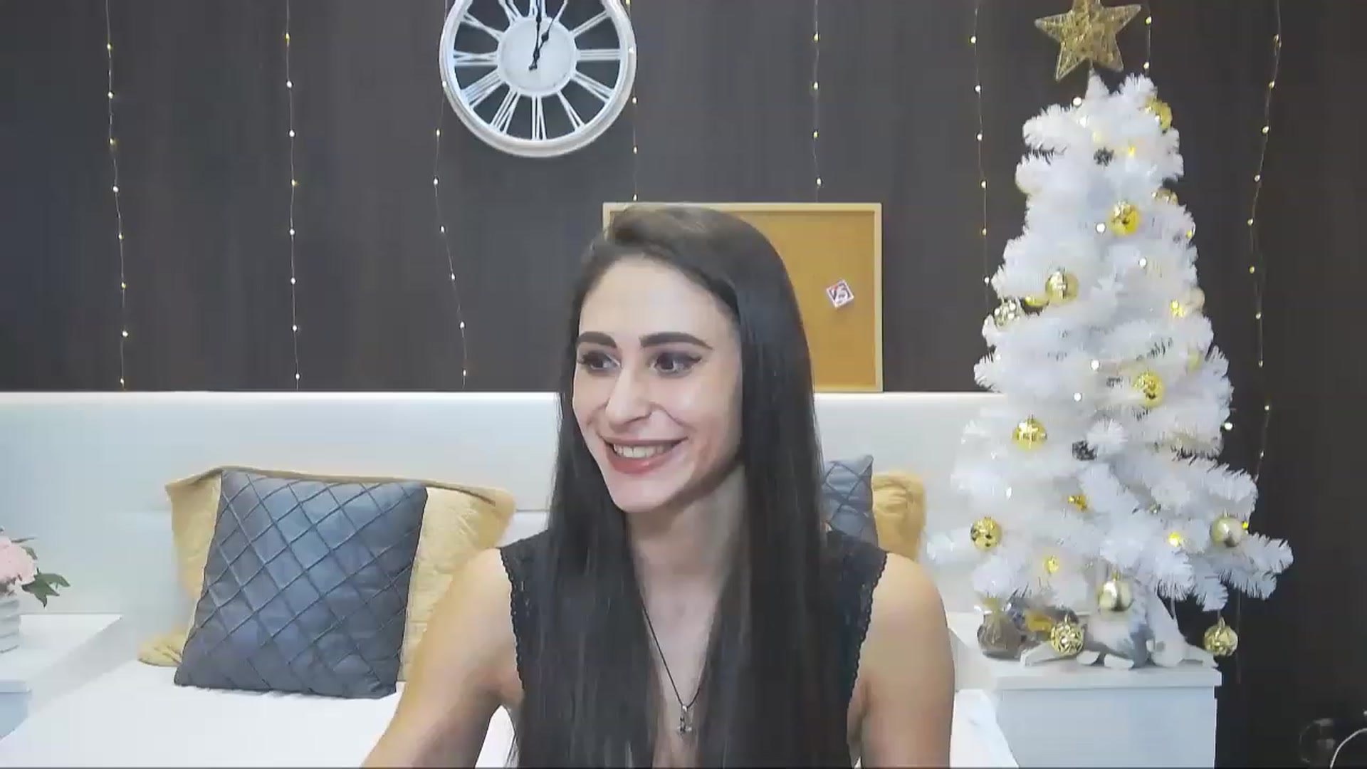Gallery image thumbnail from MaraHari's myfreecams stream on, 12/29/2022, 20:16 image 19 of 20