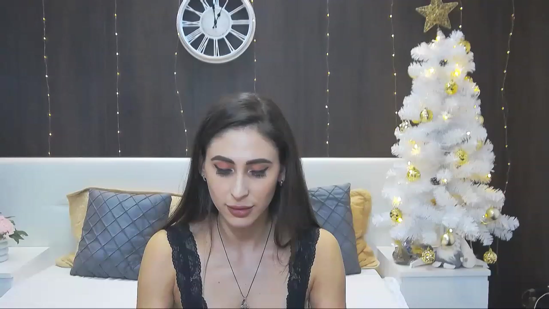 Gallery image thumbnail from MaraHari's myfreecams stream on, 12/29/2022, 20:16 image 3 of 20