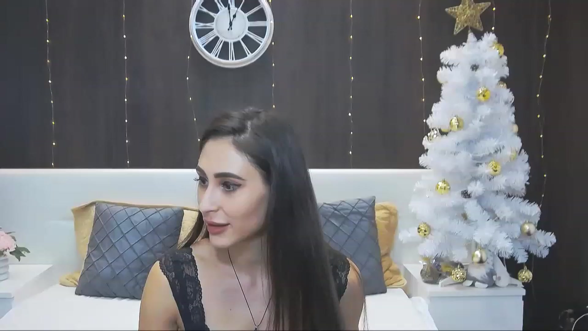 Gallery image thumbnail from MaraHari's myfreecams stream on, 12/29/2022, 20:16 image 4 of 20