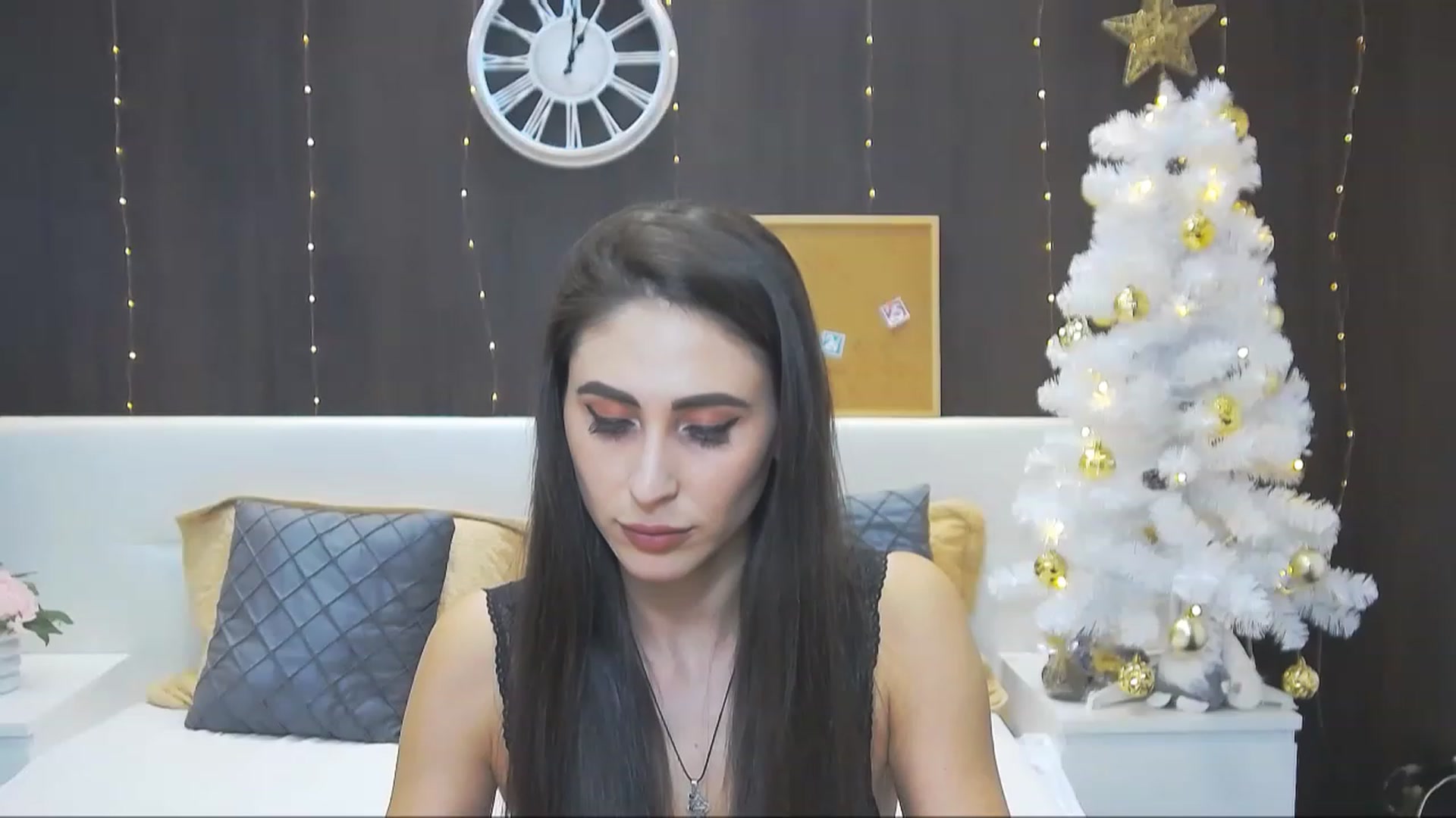 Gallery image thumbnail from MaraHari's myfreecams stream on, 12/29/2022, 23:53 image 1 of 20
