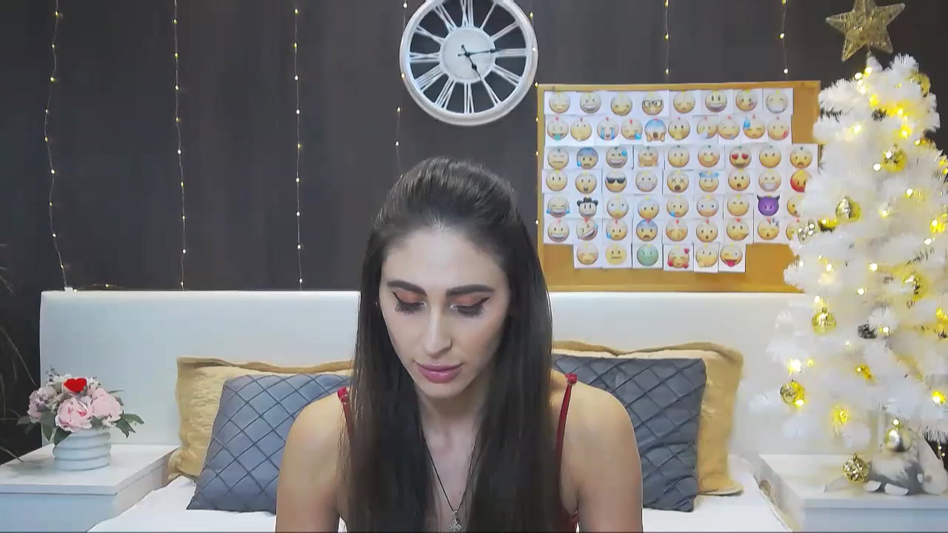 Gallery image thumbnail from MaraHari's myfreecams stream on, 01/03/2023, 21:12 image 3 of 20