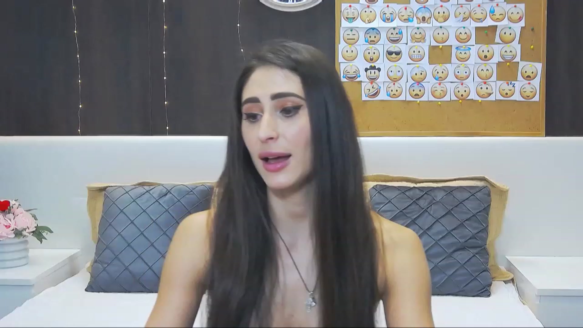 Gallery image thumbnail from MaraHari's myfreecams stream on, 01/04/2023, 19:17 image 2 of 20