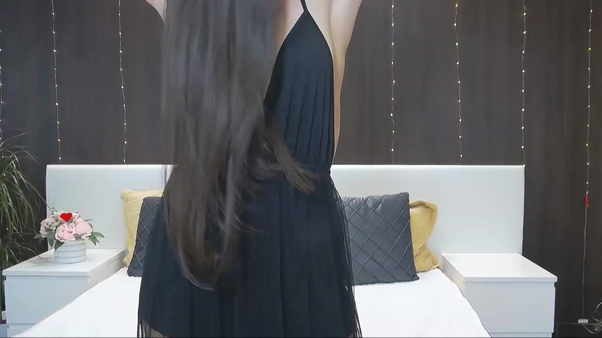 Gallery image thumbnail from MaraHari's myfreecams stream on, 01/05/2023, 18:12 image 4 of 20