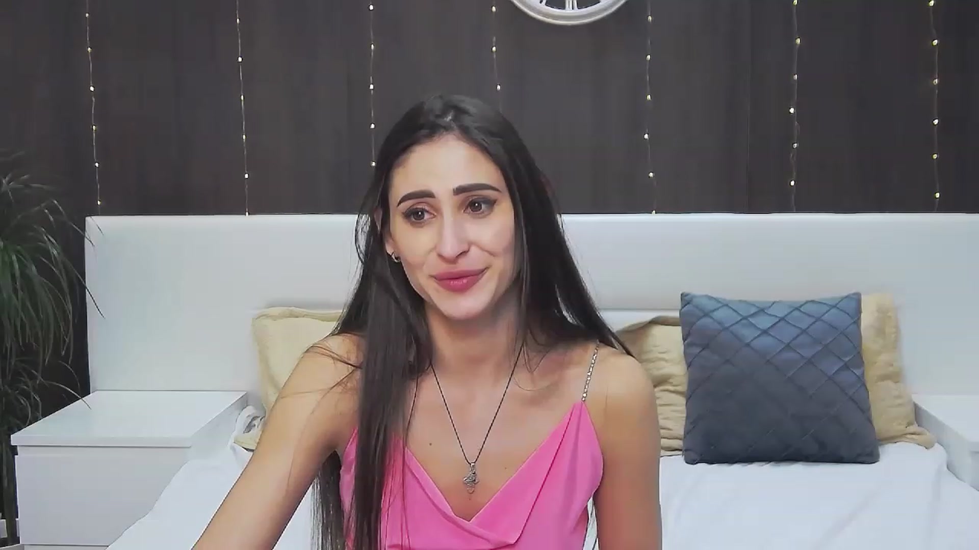 Gallery image thumbnail from MaraHari's myfreecams stream on, 02/04/2023, 24:49 image 3 of 20