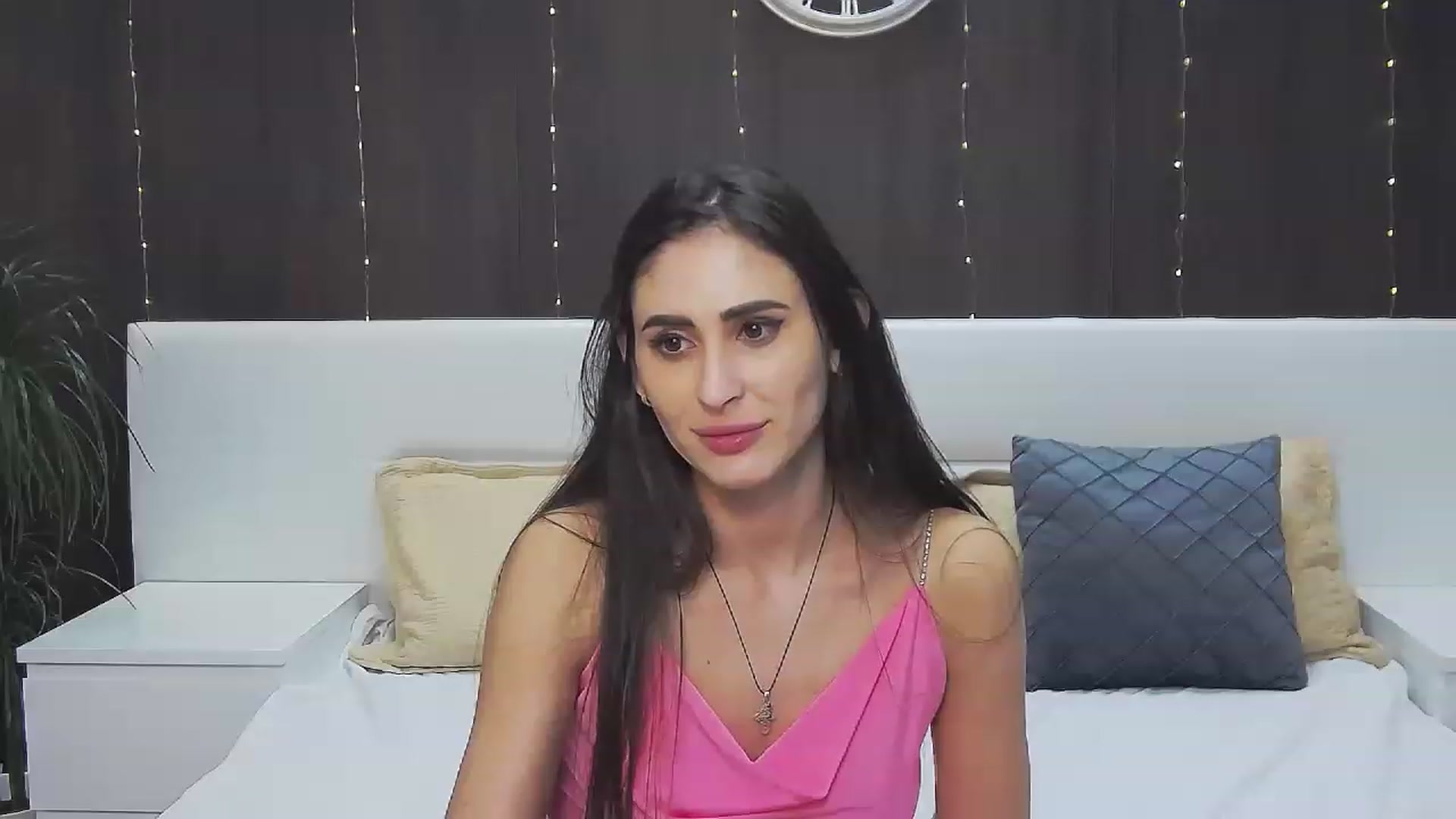 Gallery image thumbnail from MaraHari's myfreecams stream on, 02/04/2023, 24:49 image 16 of 20