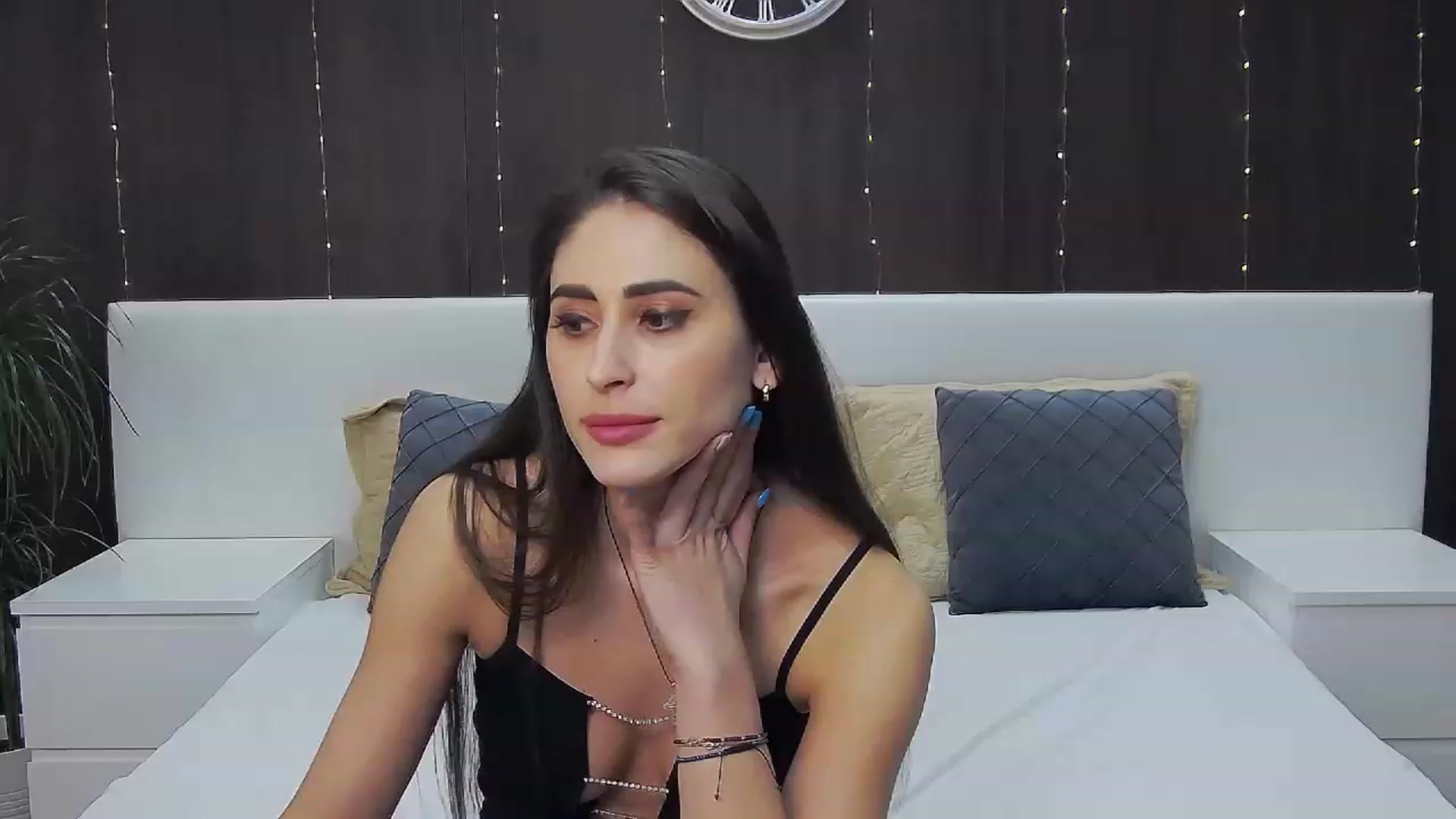 Gallery image thumbnail from MaraHari's myfreecams stream on, 02/05/2023, 24:10 image 17 of 20