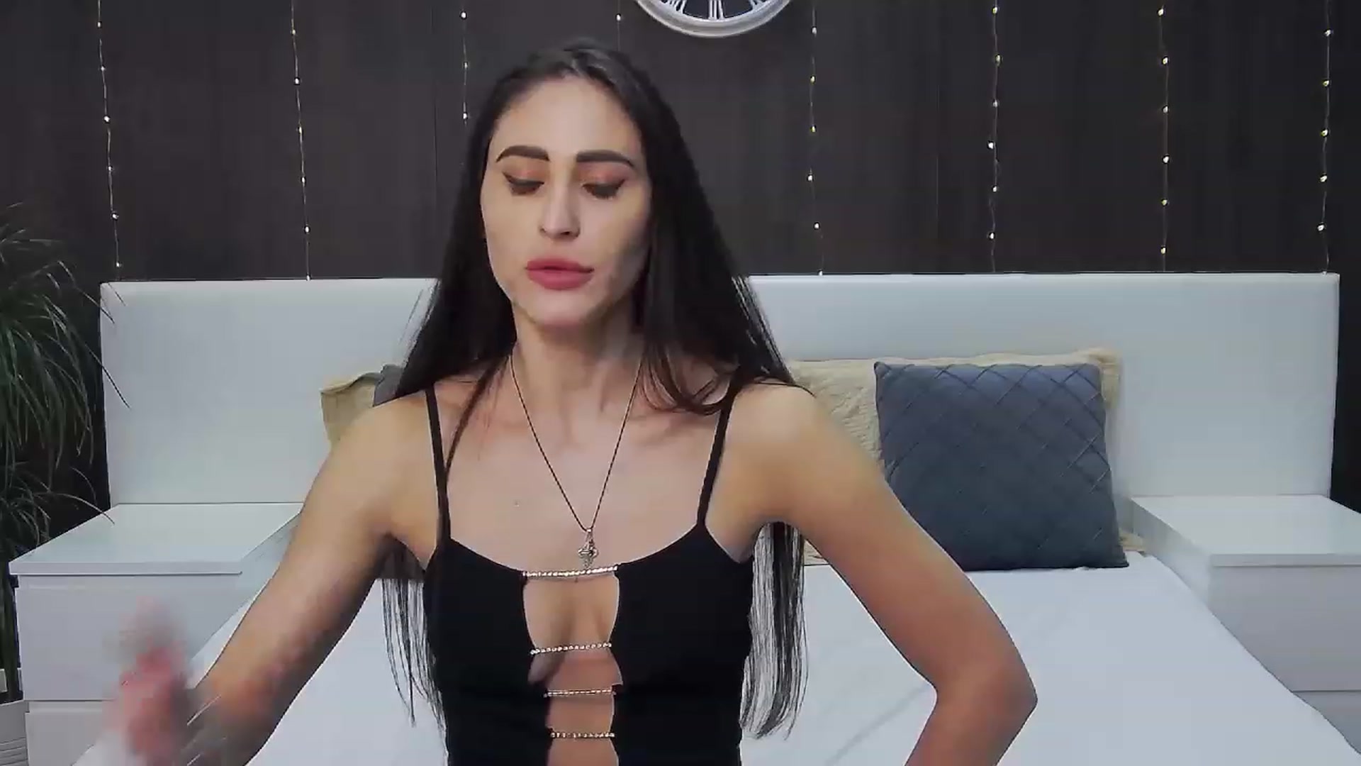 Gallery image thumbnail from MaraHari's myfreecams stream on, 02/05/2023, 24:10 image 7 of 20