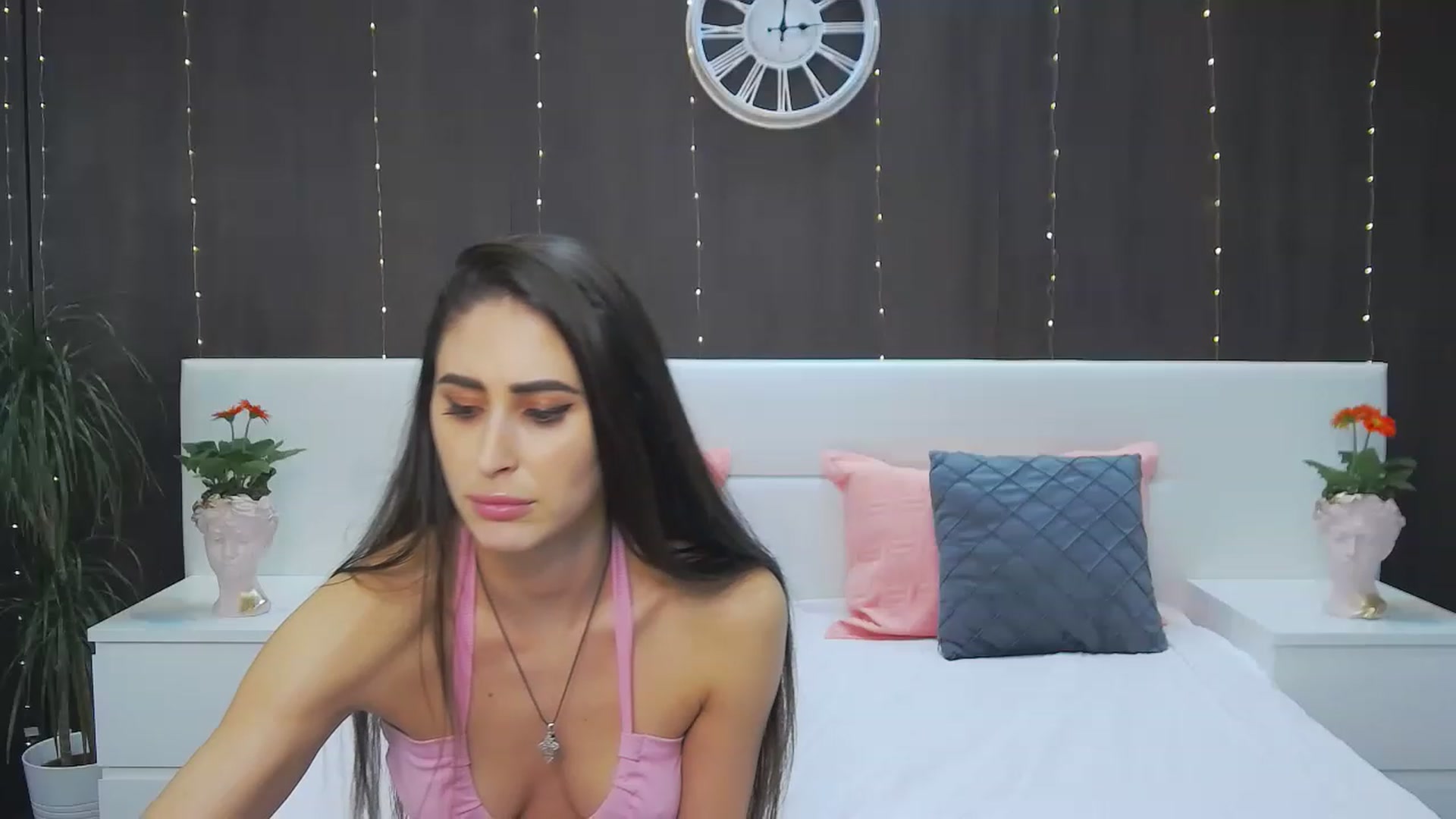 Gallery image thumbnail from MaraHari's myfreecams stream on, 02/13/2023, 24:02 image 6 of 20