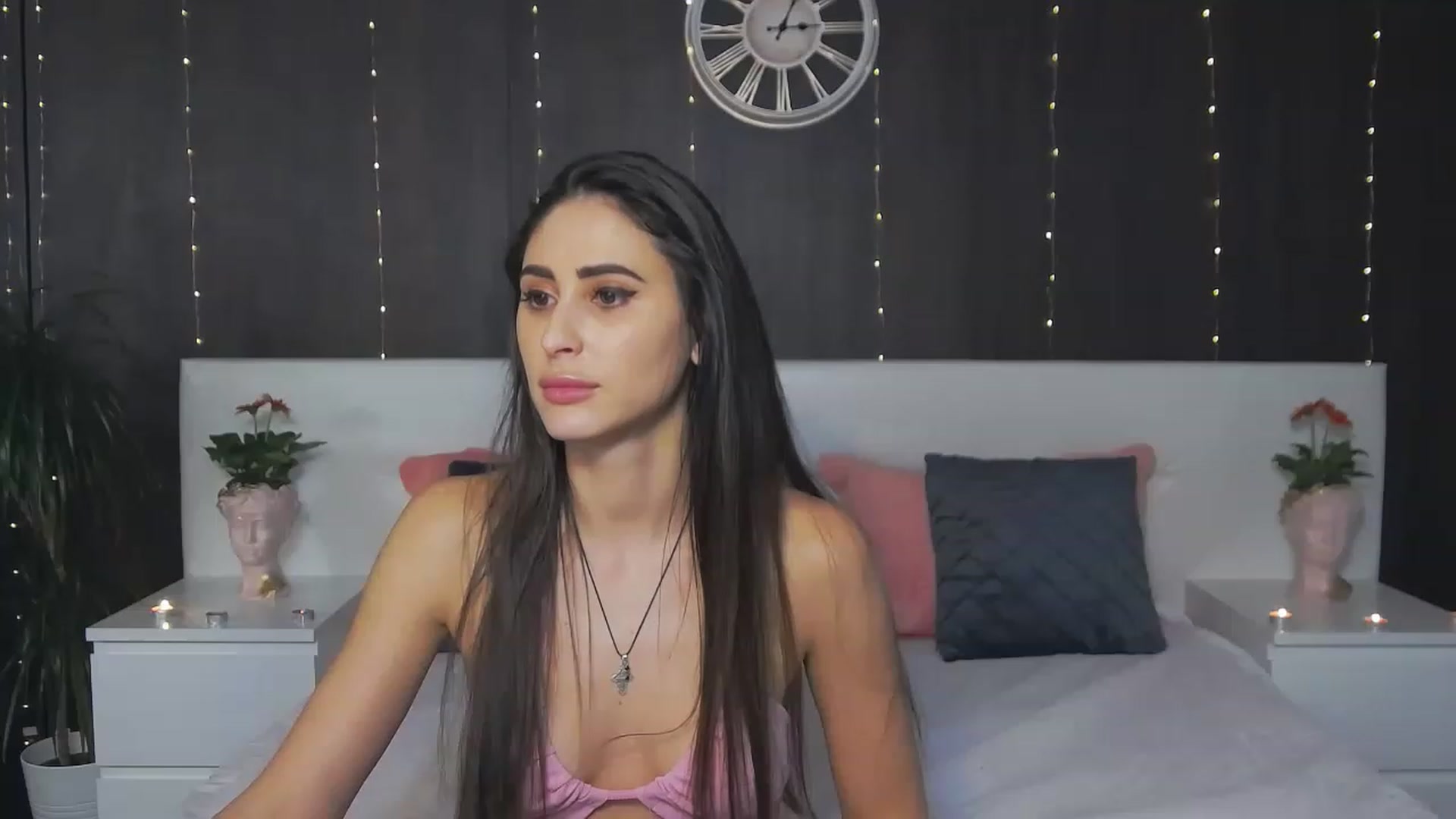 Gallery image thumbnail from MaraHari's myfreecams stream on, 02/13/2023, 24:02 image 15 of 20