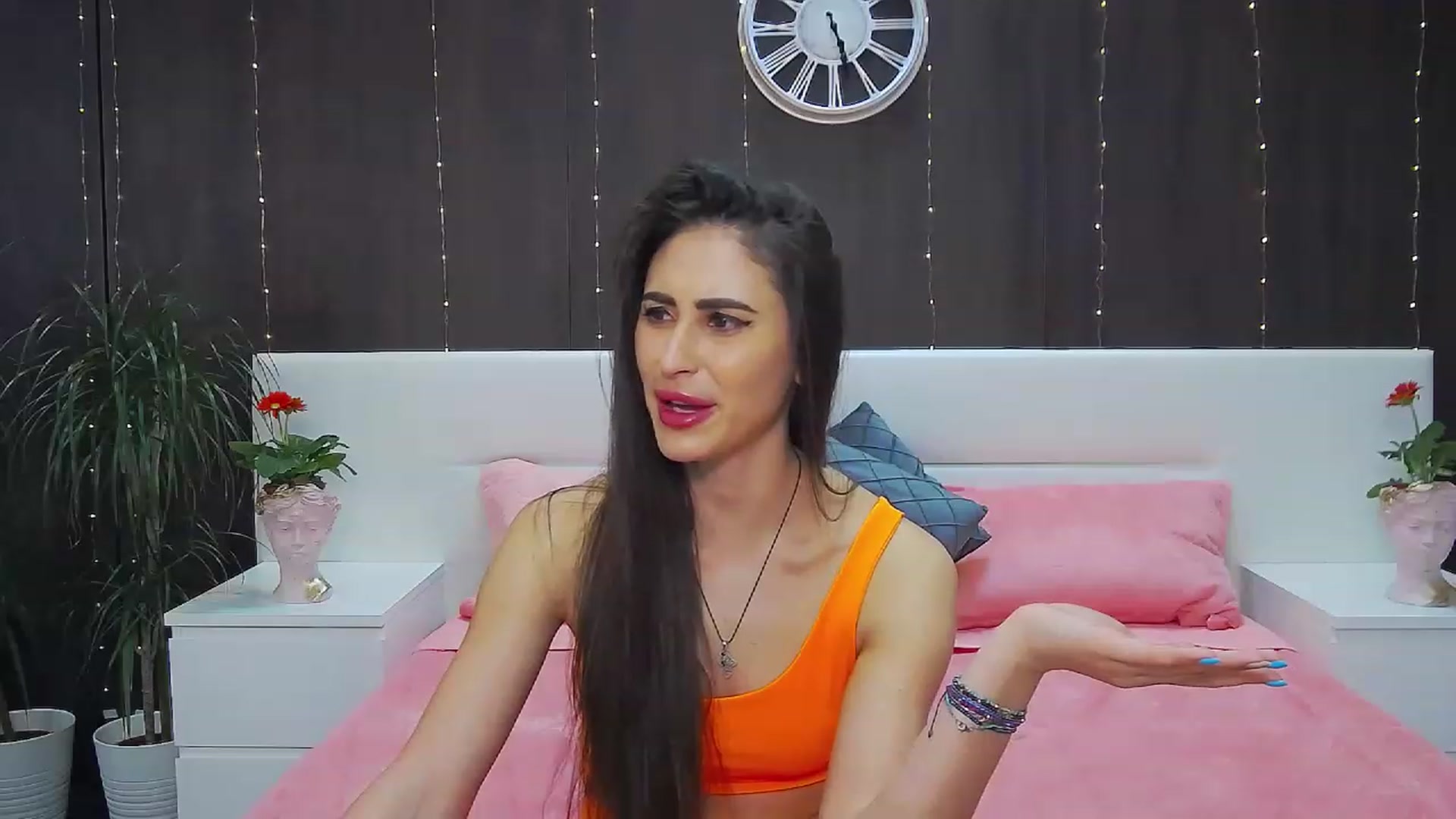 Gallery image thumbnail from MaraHari's myfreecams stream on, 02/17/2023, 20:12 image 9 of 20