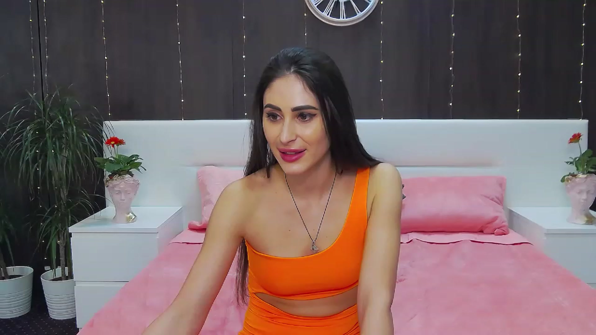 Gallery image thumbnail from MaraHari's myfreecams stream on, 02/18/2023, 24:04 image 16 of 20