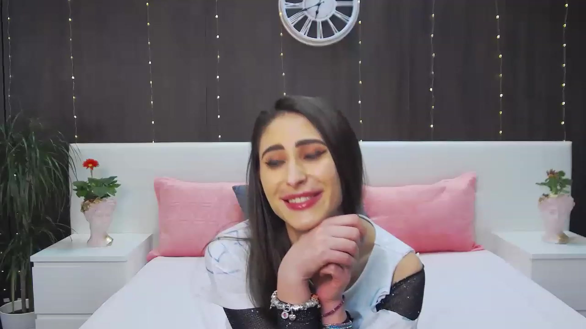 Gallery image thumbnail from MaraHari's myfreecams stream on, 02/19/2023, 22:55 image 12 of 20