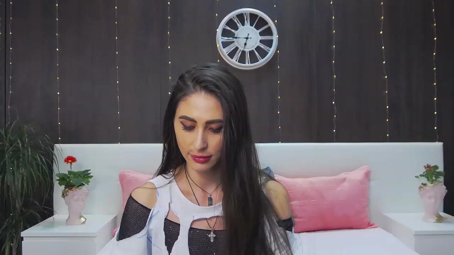 Gallery image thumbnail from MaraHari's myfreecams stream on, 02/19/2023, 23:48 image 16 of 20