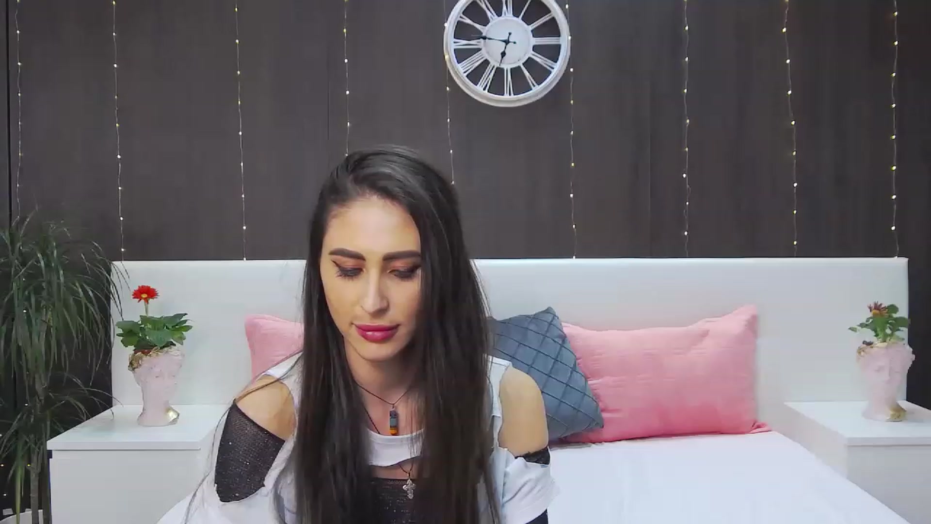 Gallery image thumbnail from MaraHari's myfreecams stream on, 02/20/2023, 24:13 image 17 of 20
