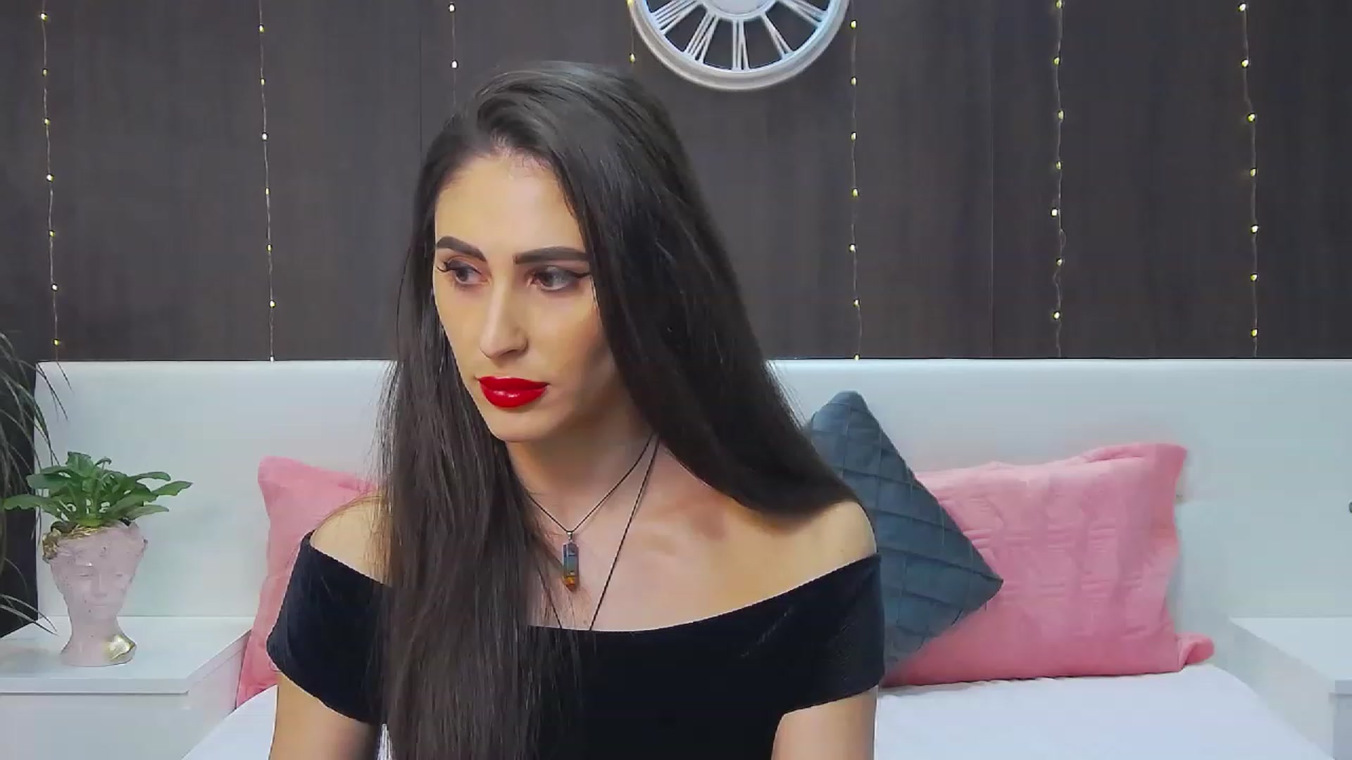 Gallery image thumbnail from MaraHari's myfreecams stream on, 02/24/2023, 15:00 image 5 of 20
