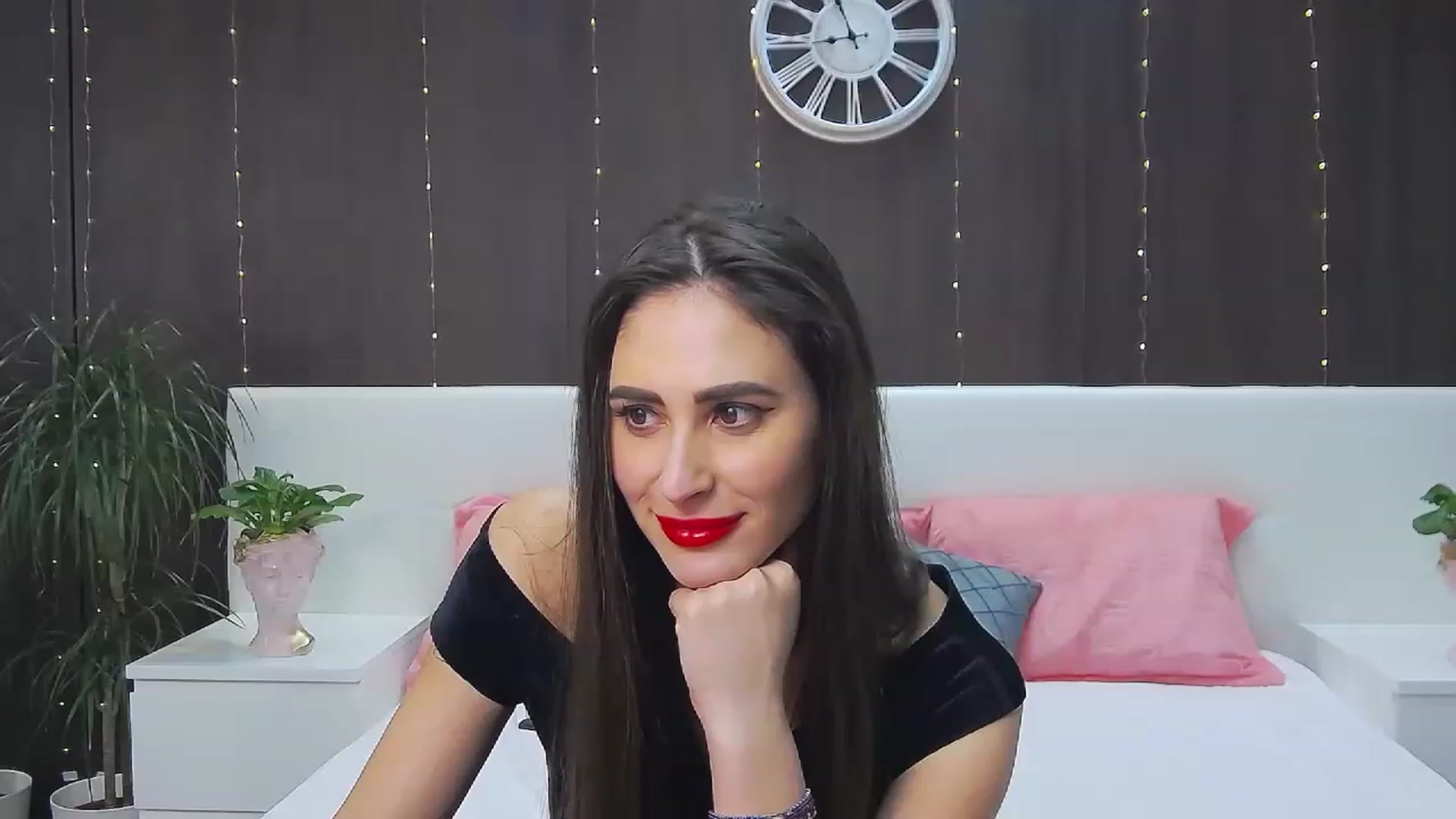 Gallery image thumbnail from MaraHari's myfreecams stream on, 02/24/2023, 21:14 image 10 of 20