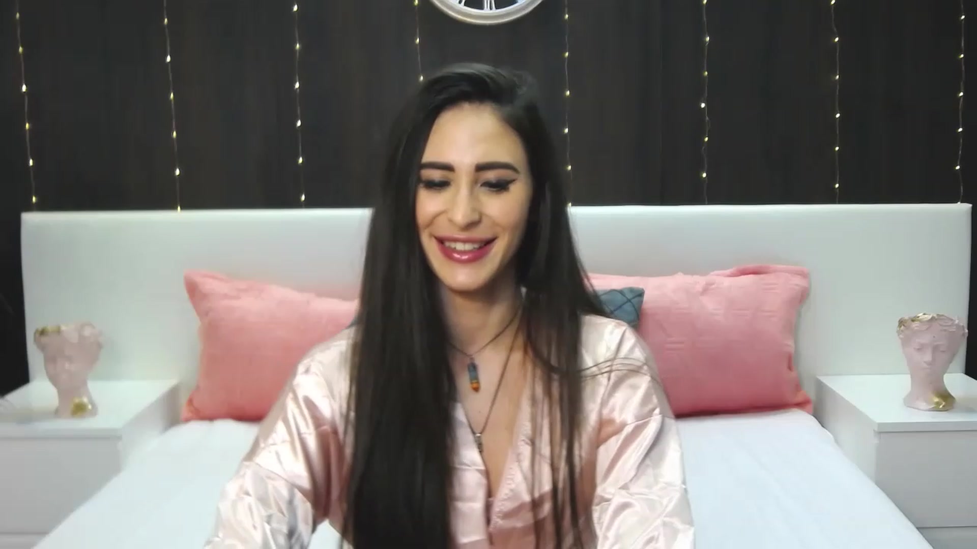 Gallery image thumbnail from MaraHari's myfreecams stream on, 03/01/2023, 18:57 image 3 of 20