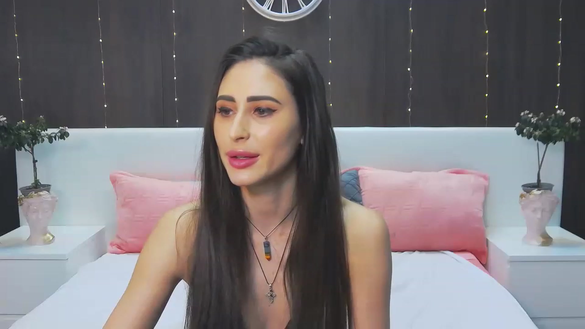 Gallery image thumbnail from MaraHari's myfreecams stream on, 03/05/2023, 18:51 image 2 of 20