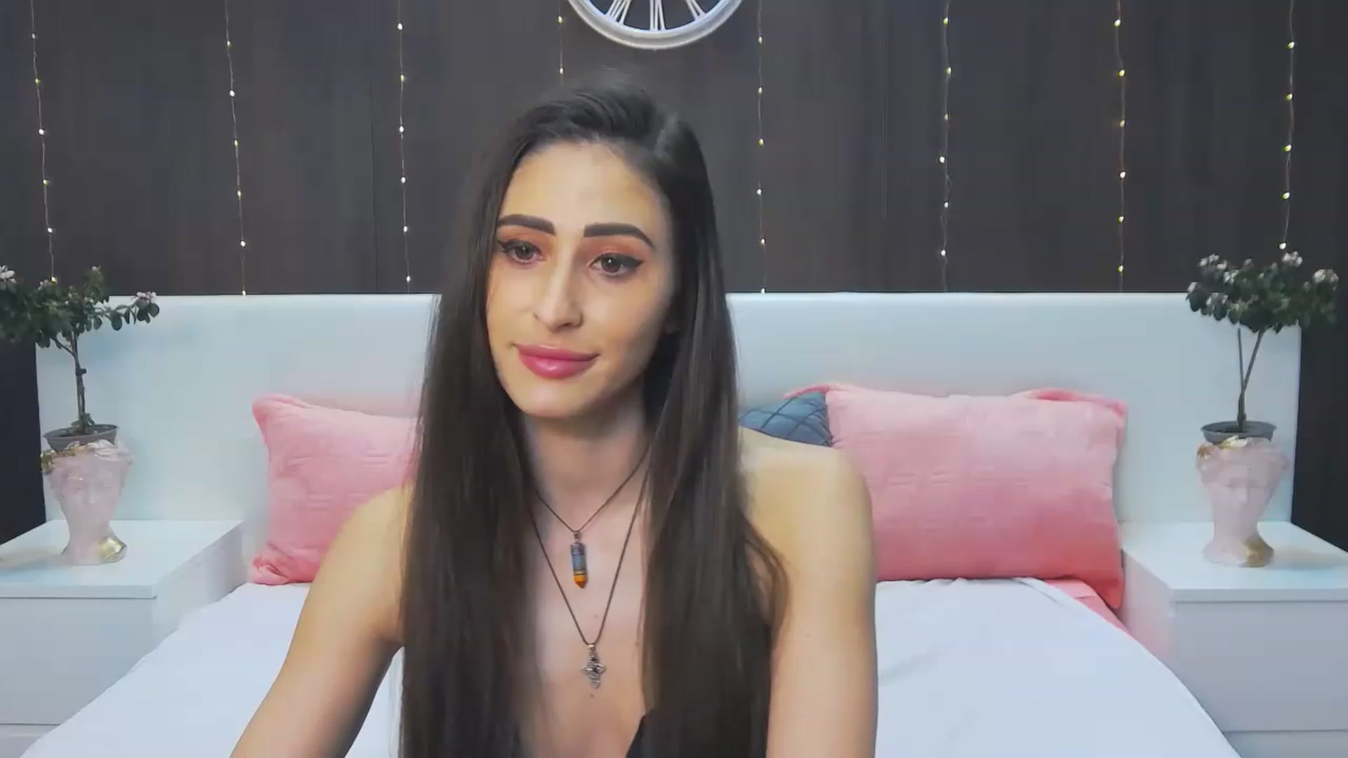 Gallery image thumbnail from MaraHari's myfreecams stream on, 03/05/2023, 18:51 image 4 of 20