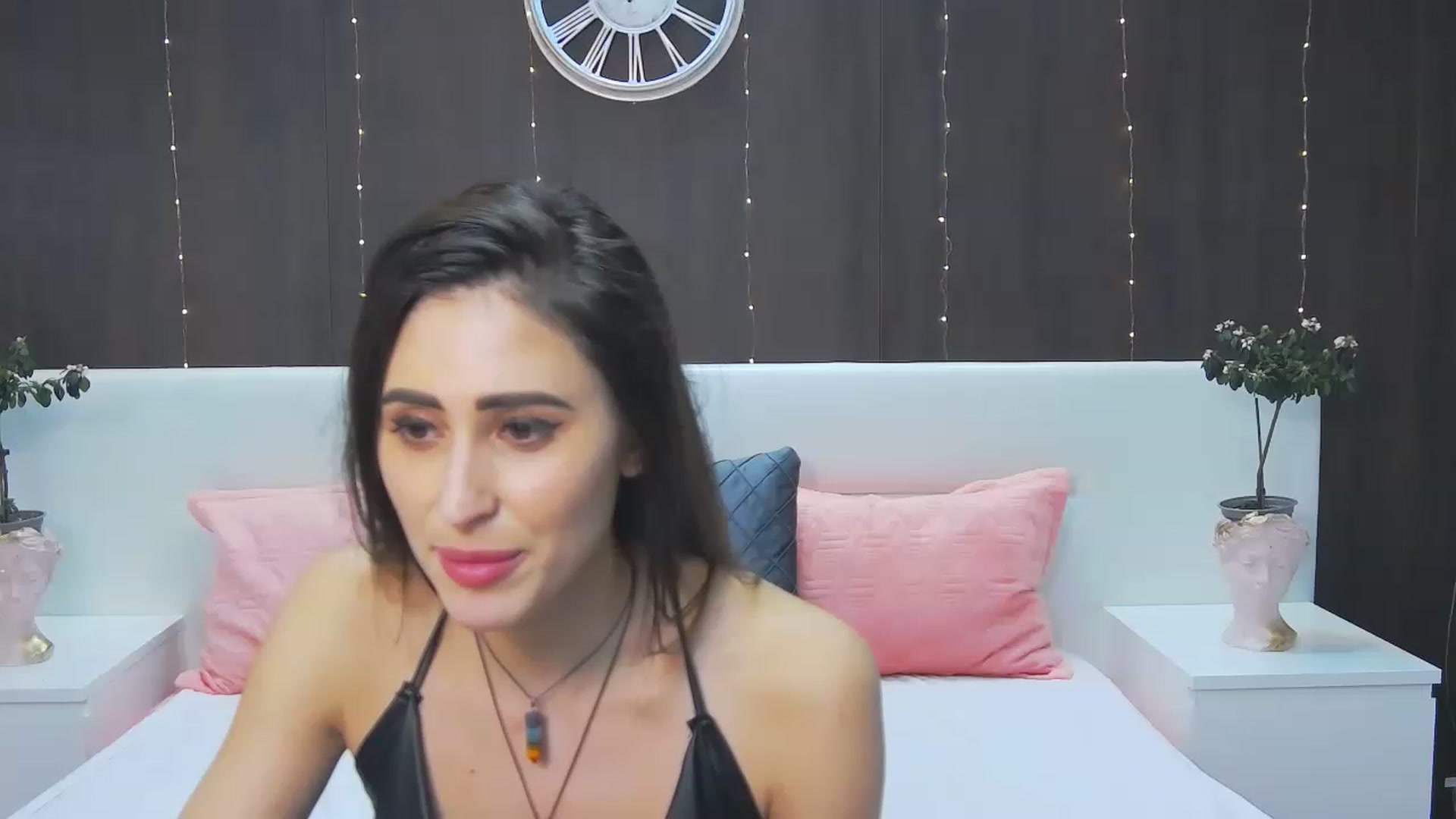 Gallery image thumbnail from MaraHari's myfreecams stream on, 03/06/2023, 01:22 image 2 of 20