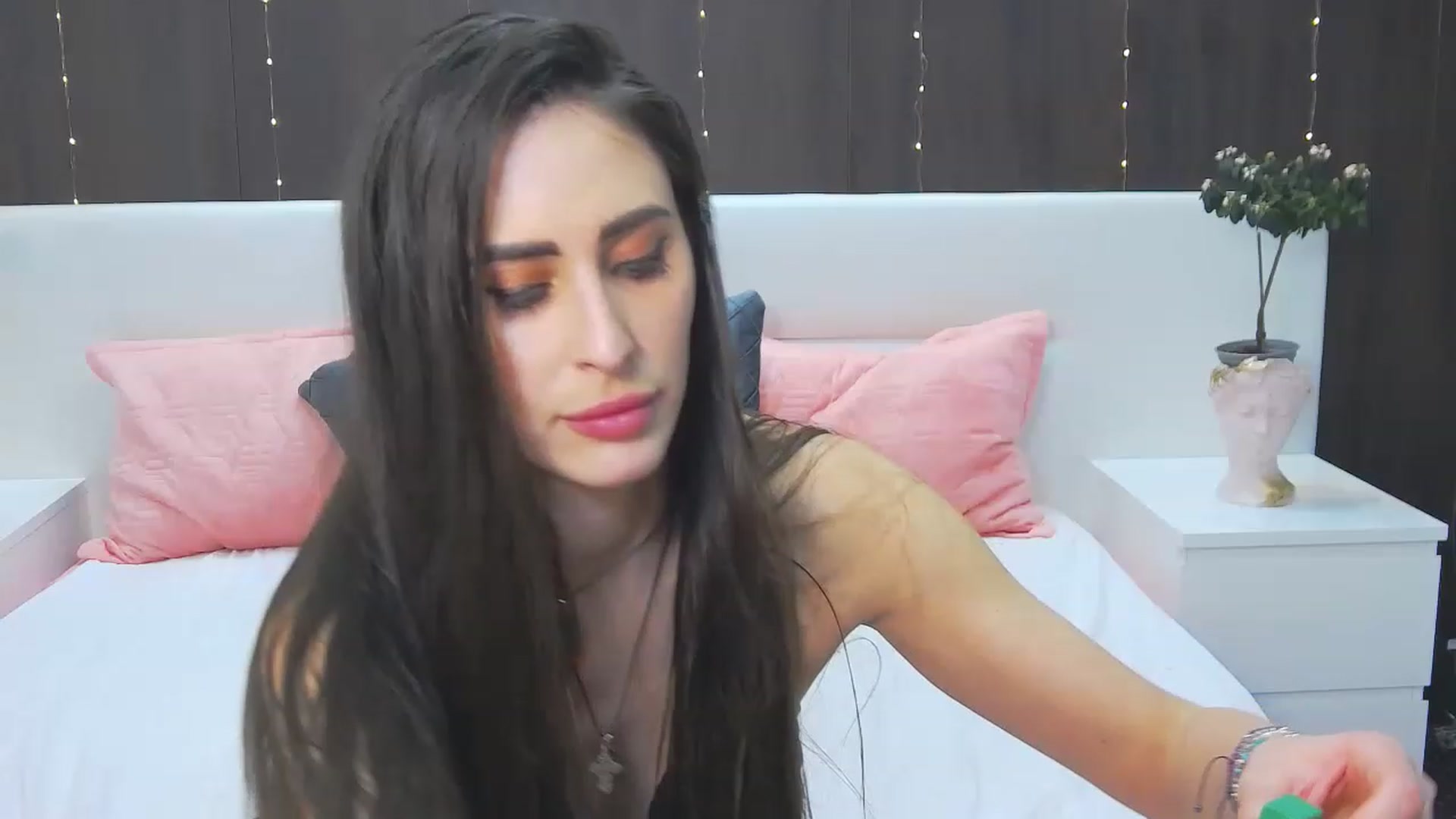 Gallery image thumbnail from MaraHari's myfreecams stream on, 03/06/2023, 01:22 image 14 of 20