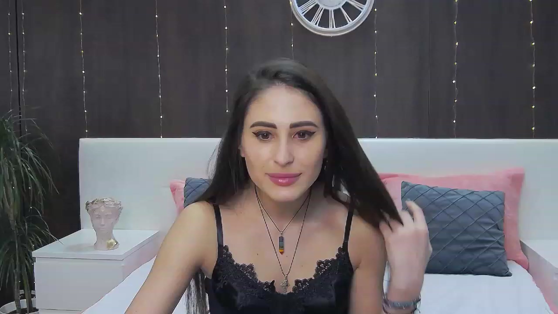 Gallery image thumbnail from MaraHari's myfreecams stream on, 03/08/2023, 21:07 image 12 of 20