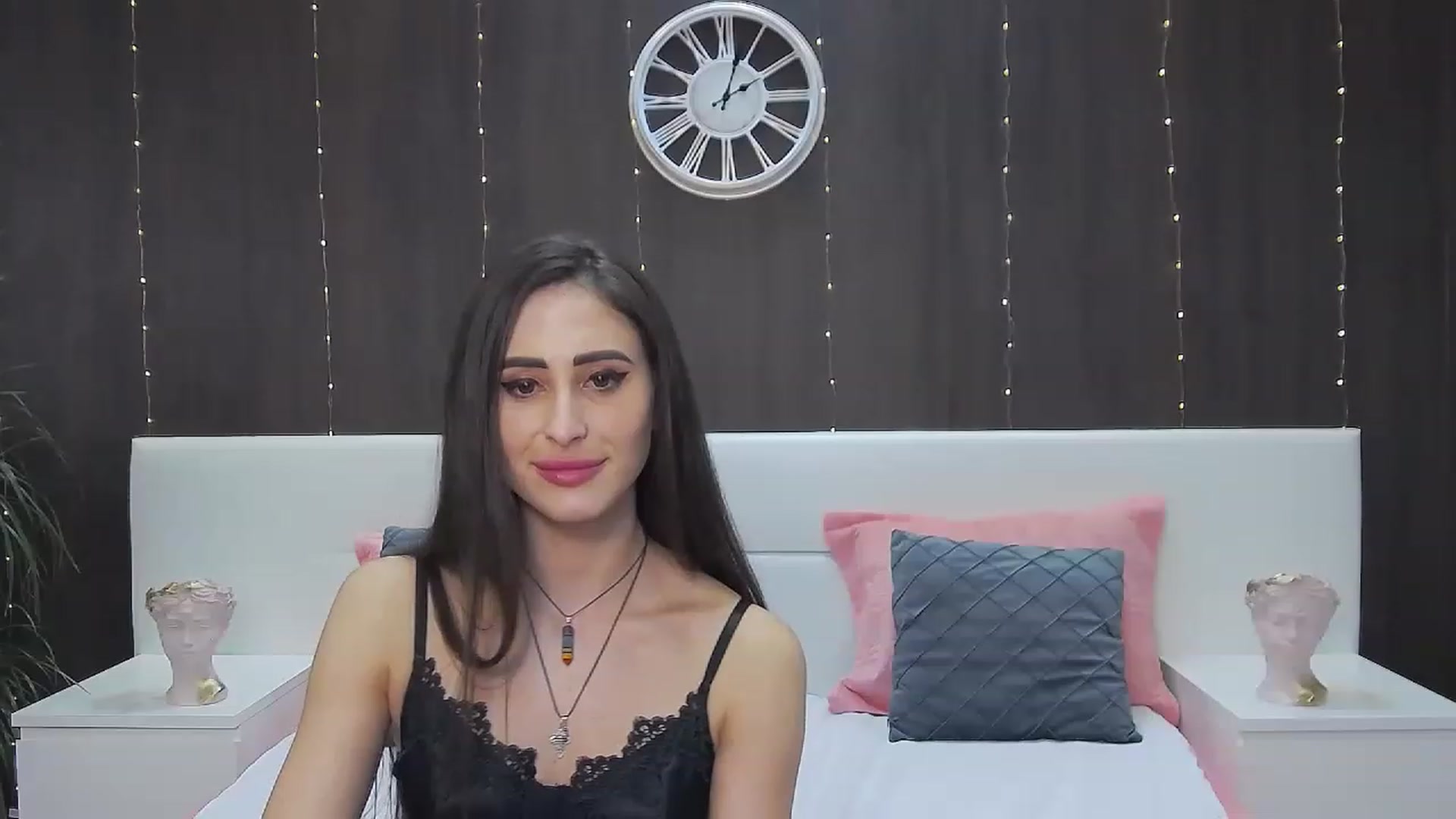 Gallery image thumbnail from MaraHari's myfreecams stream on, 03/09/2023, 24:03 image 14 of 20