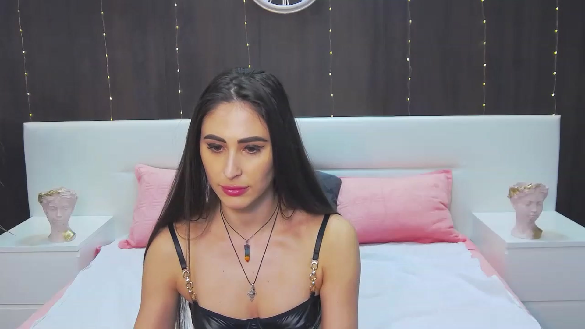 Gallery image thumbnail from MaraHari's myfreecams stream on, 03/12/2023, 22:12 image 18 of 20
