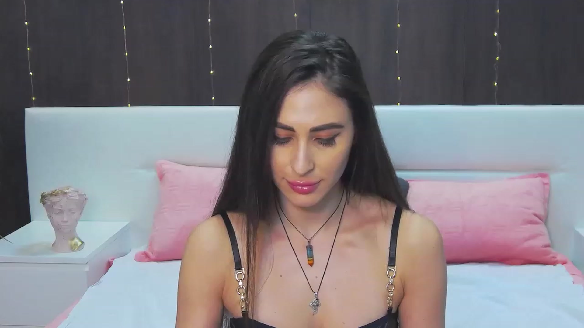 Gallery image thumbnail from MaraHari's myfreecams stream on, 03/12/2023, 22:12 image 5 of 20