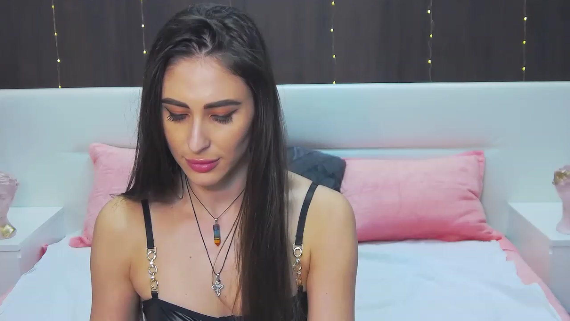 Gallery image thumbnail from MaraHari's myfreecams stream on, 03/12/2023, 23:52 image 5 of 20