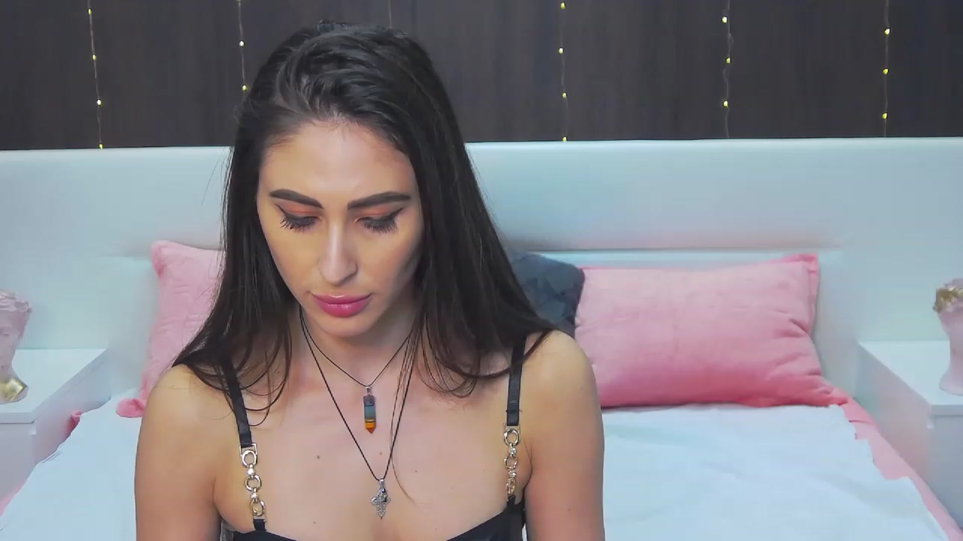 Gallery image thumbnail from MaraHari's myfreecams stream on, 03/12/2023, 23:52 image 3 of 20