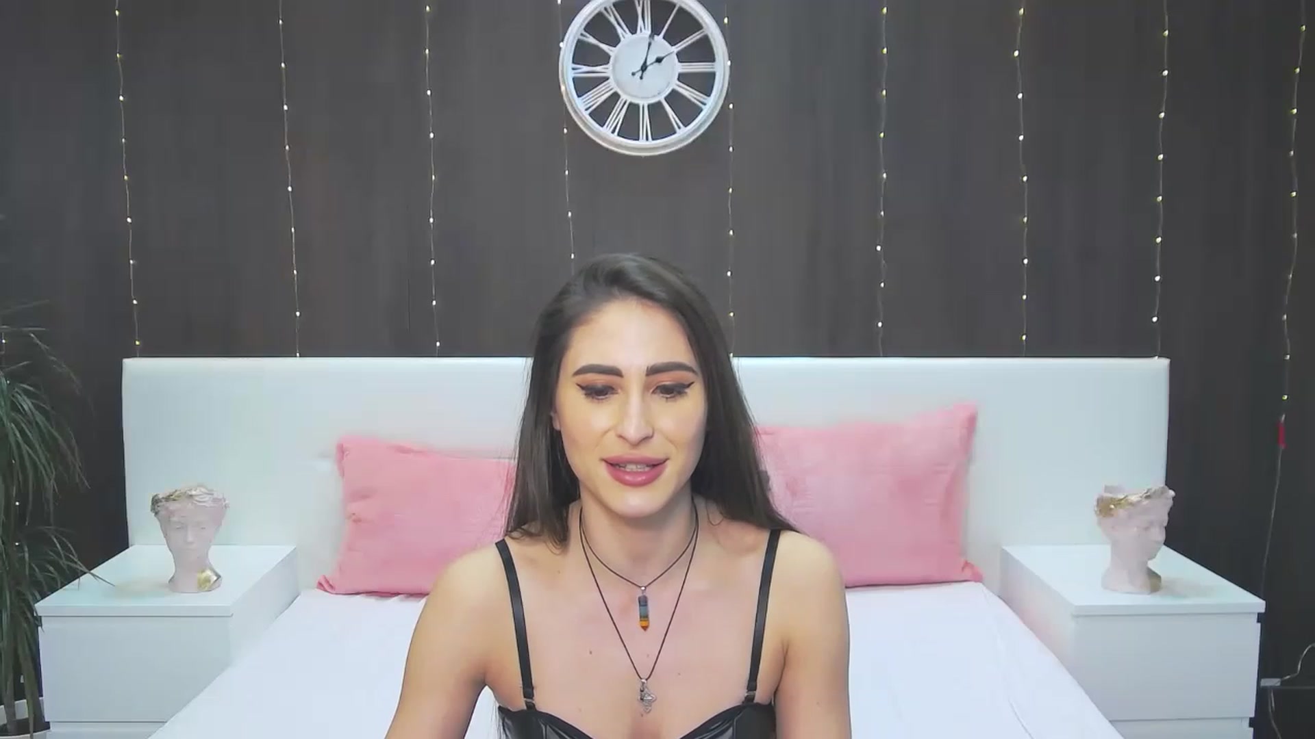 Gallery image thumbnail from MaraHari's myfreecams stream on, 03/19/2023, 21:09 image 17 of 20