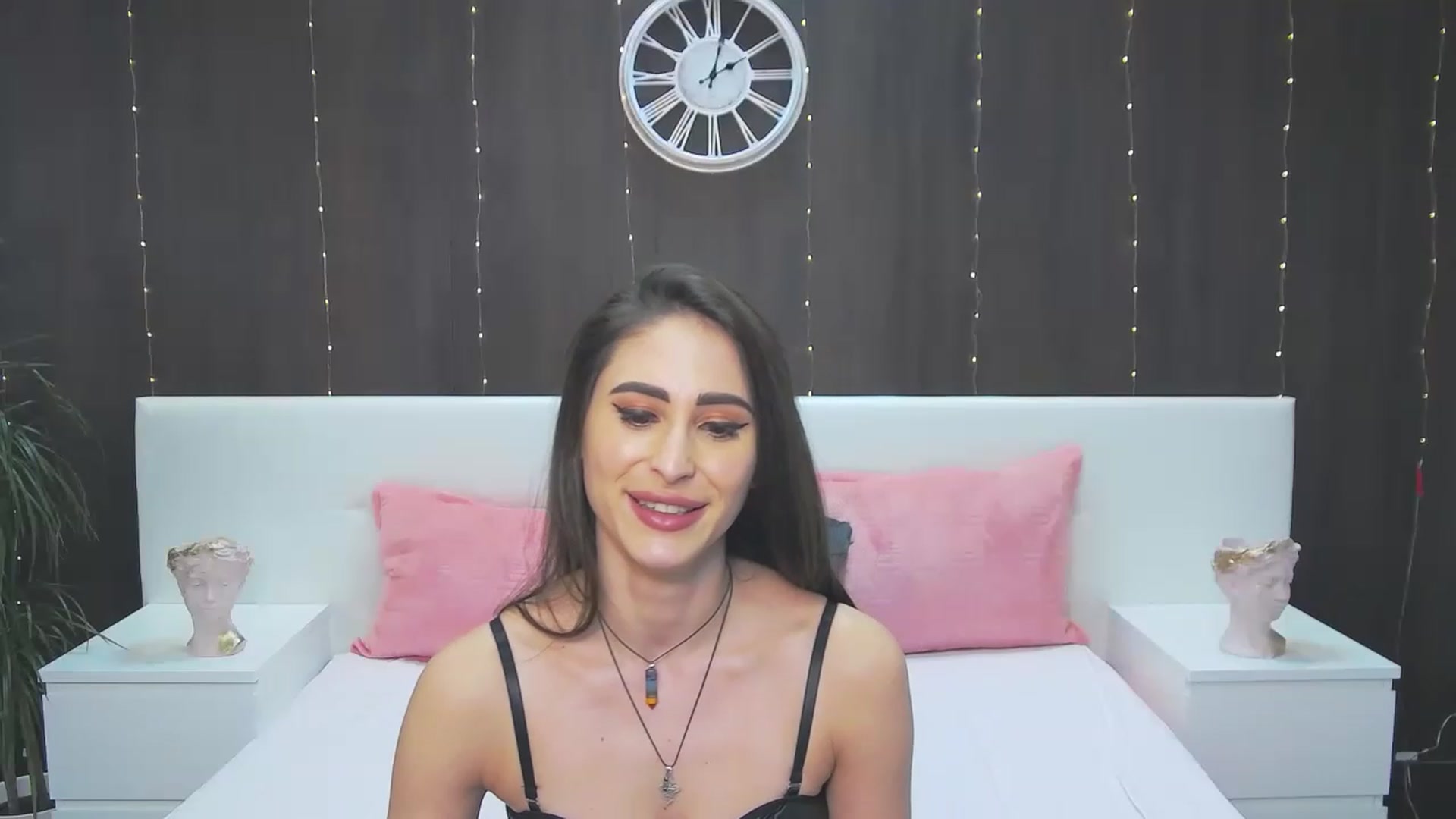 Gallery image thumbnail from MaraHari's myfreecams stream on, 03/19/2023, 21:09 image 19 of 20
