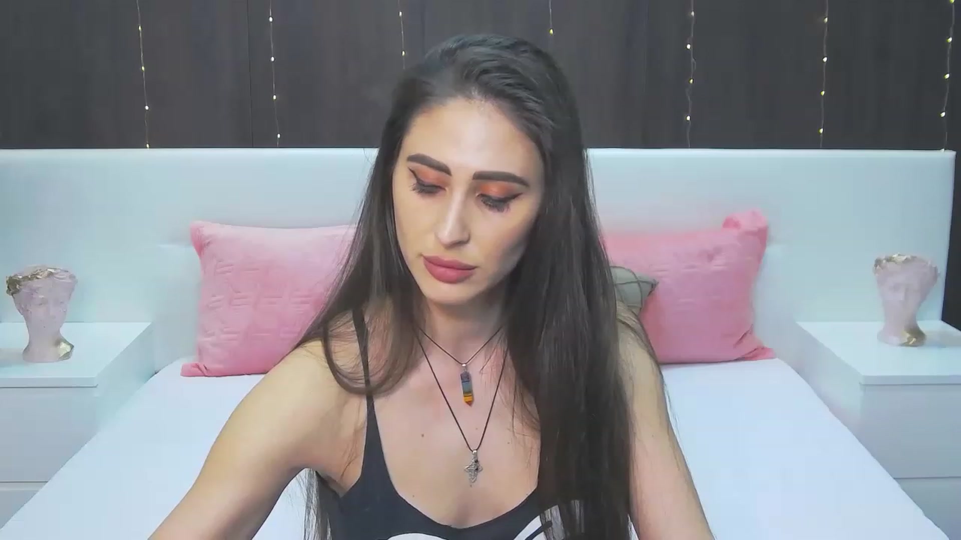 Gallery image thumbnail from MaraHari's myfreecams stream on, 03/25/2023, 19:27 image 16 of 20