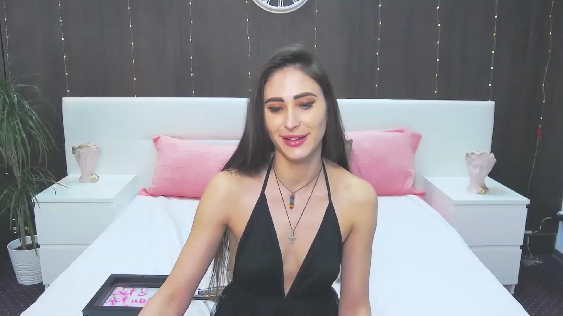 Gallery image thumbnail from MaraHari's myfreecams stream on, 03/28/2023, 18:33 image 2 of 20